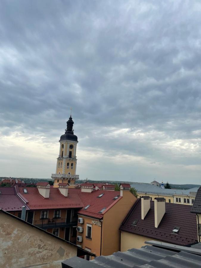 Appartamento «Гори́Ще На Площі Польський Ринок» Kam'janec'-Podil's'kyj Esterno foto