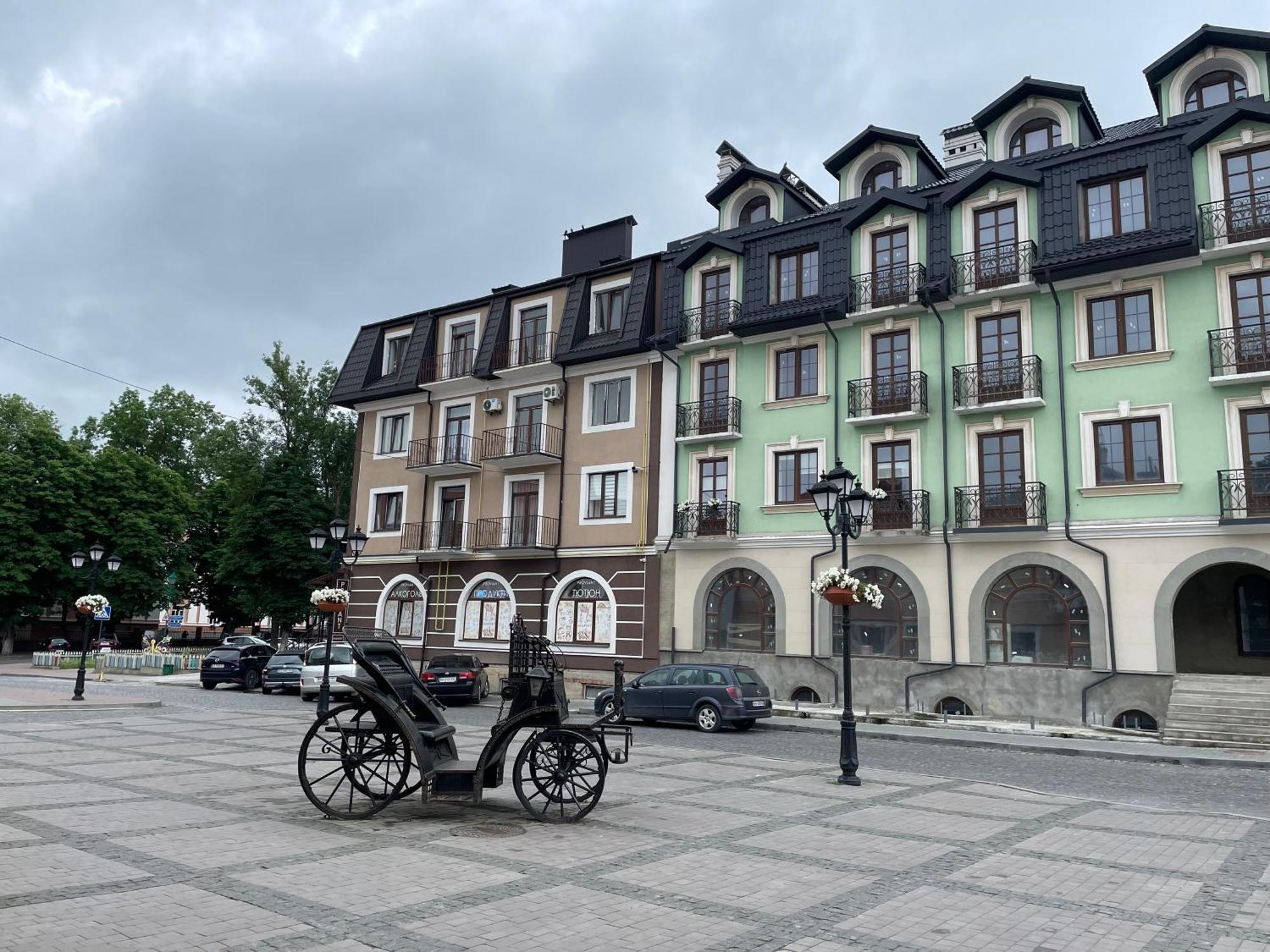 Appartamento «Гори́Ще На Площі Польський Ринок» Kam'janec'-Podil's'kyj Esterno foto